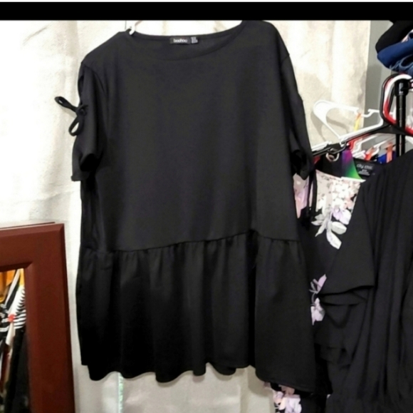 🍁🍂Boohoo Tie Sleeves Detail Smock Top 24 - Picture 3 of 3